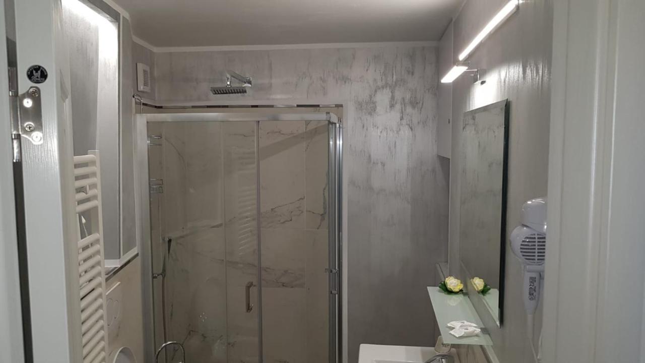 Water Lily Apartment - Self Check-In Gran Varadino Esterno foto